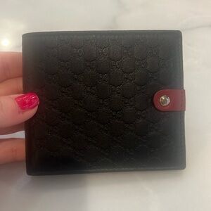 Gucci man wallet. Brand new never used with a box